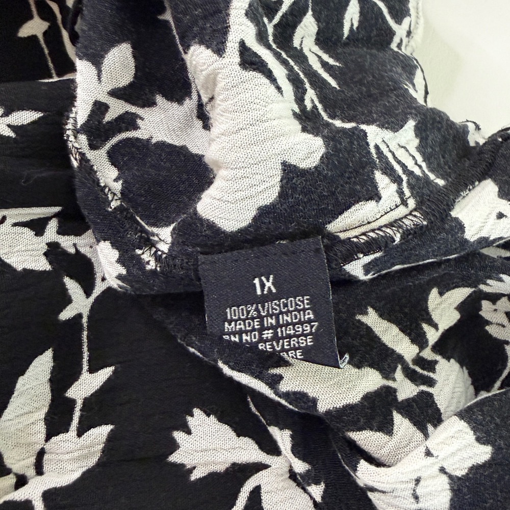 Tolani Collection Blouse Womens 1X Black White Floral Ruffle Crinkle Boho - Picture 8 of 11